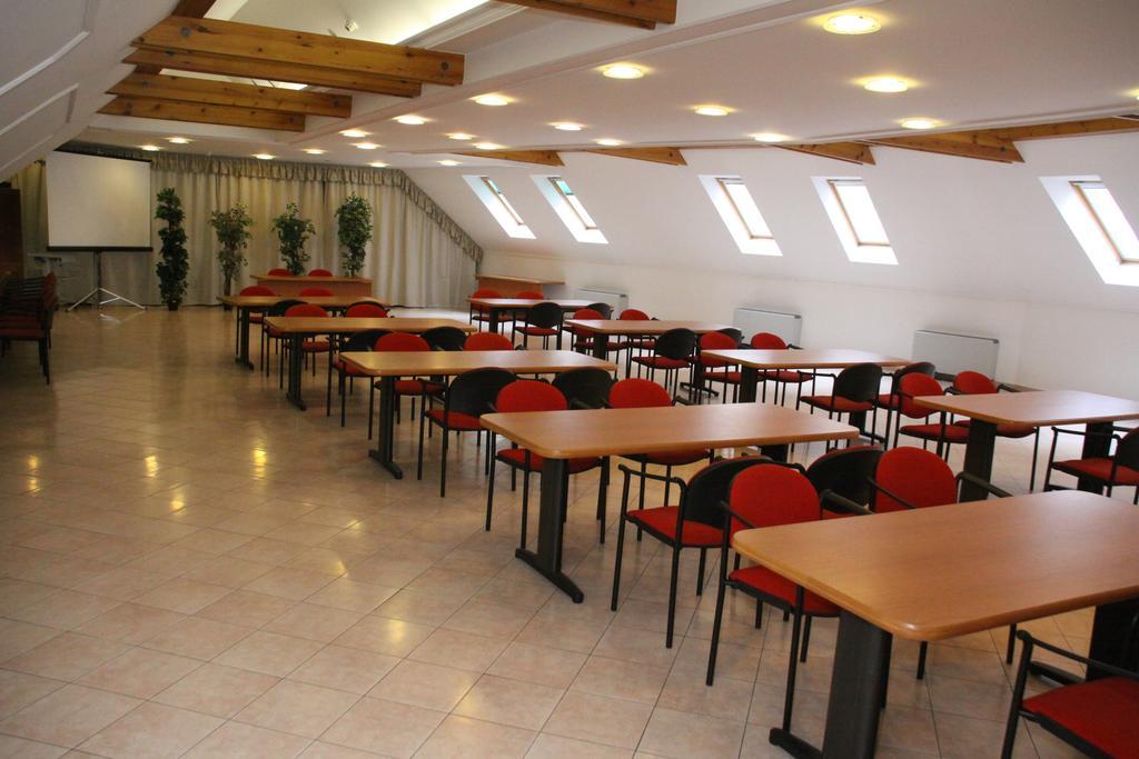 Hotel Pannonia มิชโคลซ์ ภายนอก รูปภาพ
