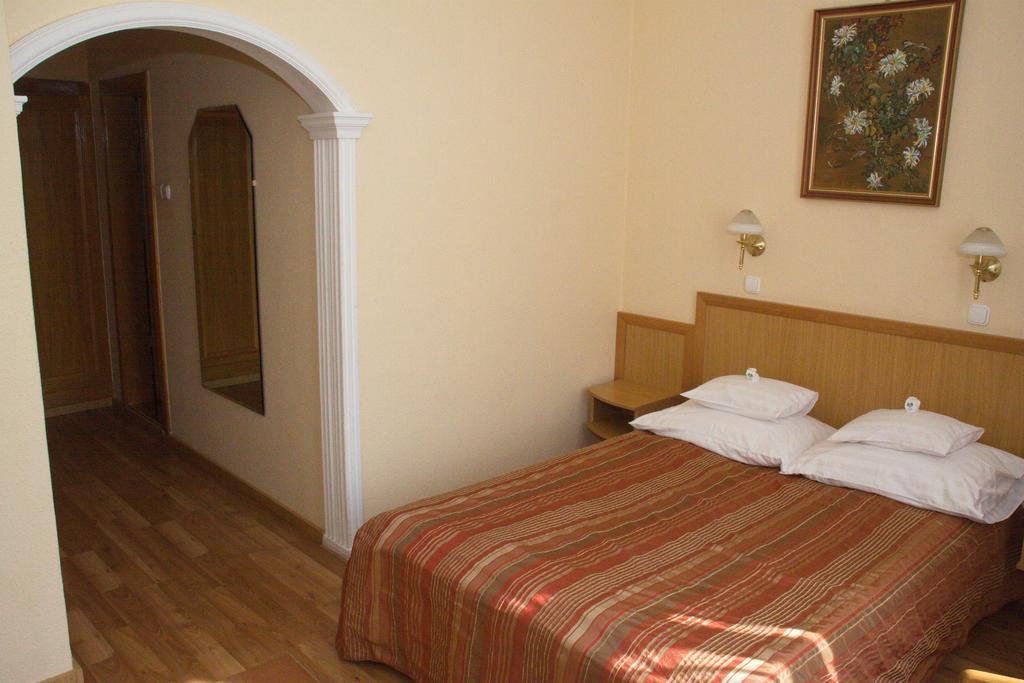Hotel Pannonia มิชโคลซ์ ภายนอก รูปภาพ