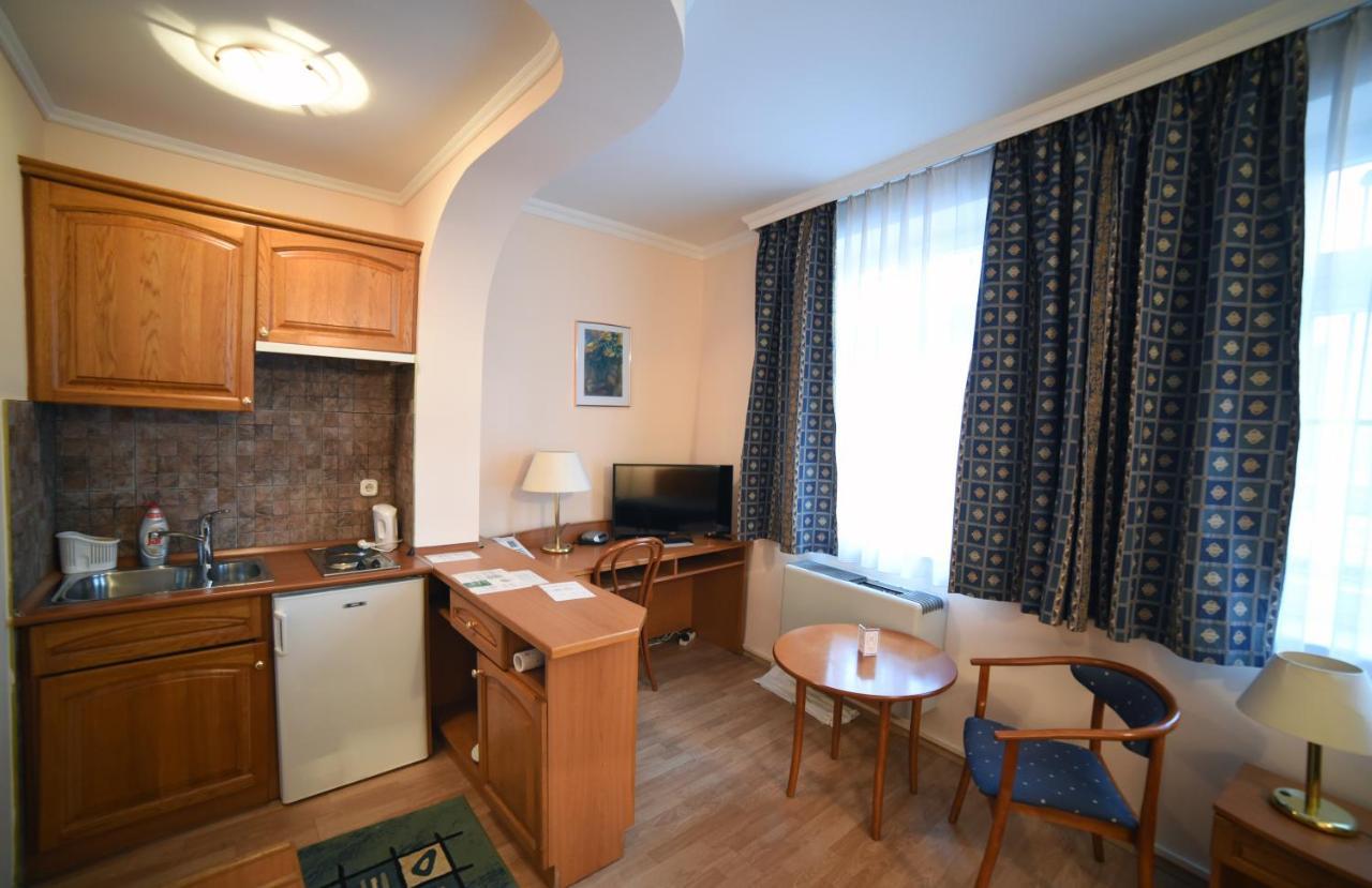 Hotel Pannonia มิชโคลซ์ ภายนอก รูปภาพ