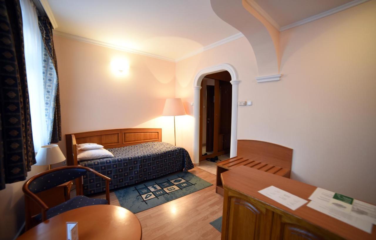 Hotel Pannonia มิชโคลซ์ ภายนอก รูปภาพ