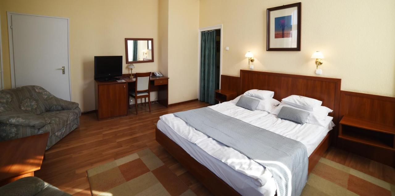 Hotel Pannonia มิชโคลซ์ ภายนอก รูปภาพ