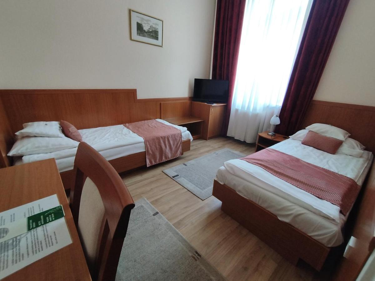 Hotel Pannonia มิชโคลซ์ ภายนอก รูปภาพ