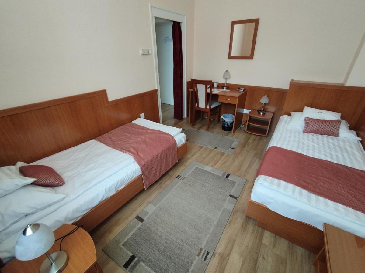 Hotel Pannonia มิชโคลซ์ ภายนอก รูปภาพ