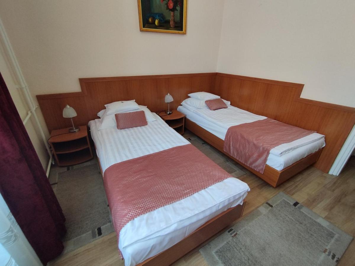 Hotel Pannonia มิชโคลซ์ ภายนอก รูปภาพ