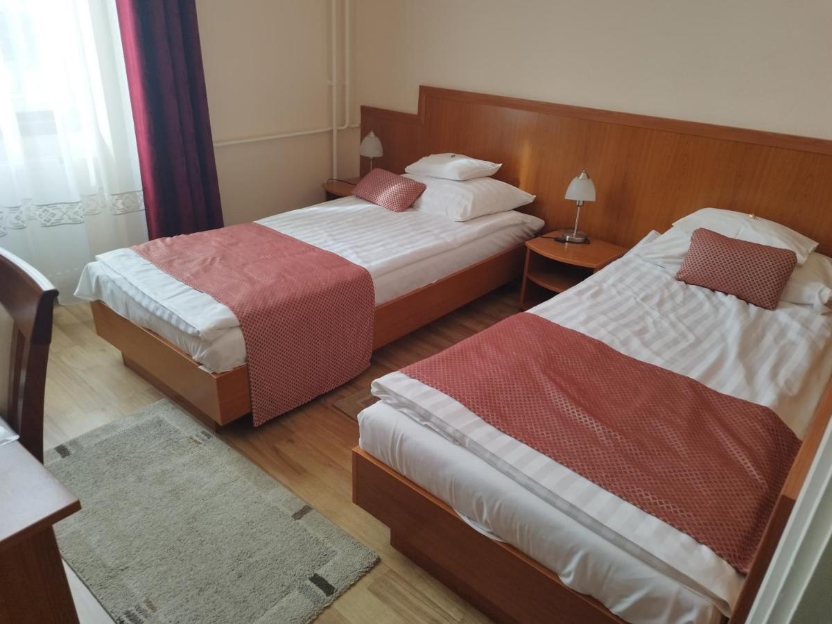 Hotel Pannonia มิชโคลซ์ ภายนอก รูปภาพ