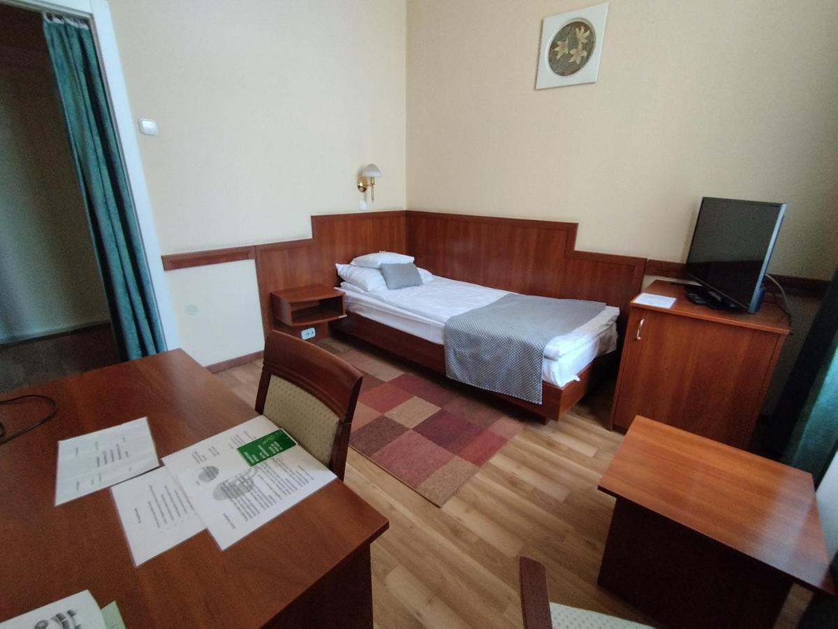 Hotel Pannonia มิชโคลซ์ ภายนอก รูปภาพ