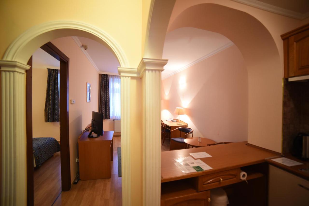 Hotel Pannonia มิชโคลซ์ ภายนอก รูปภาพ