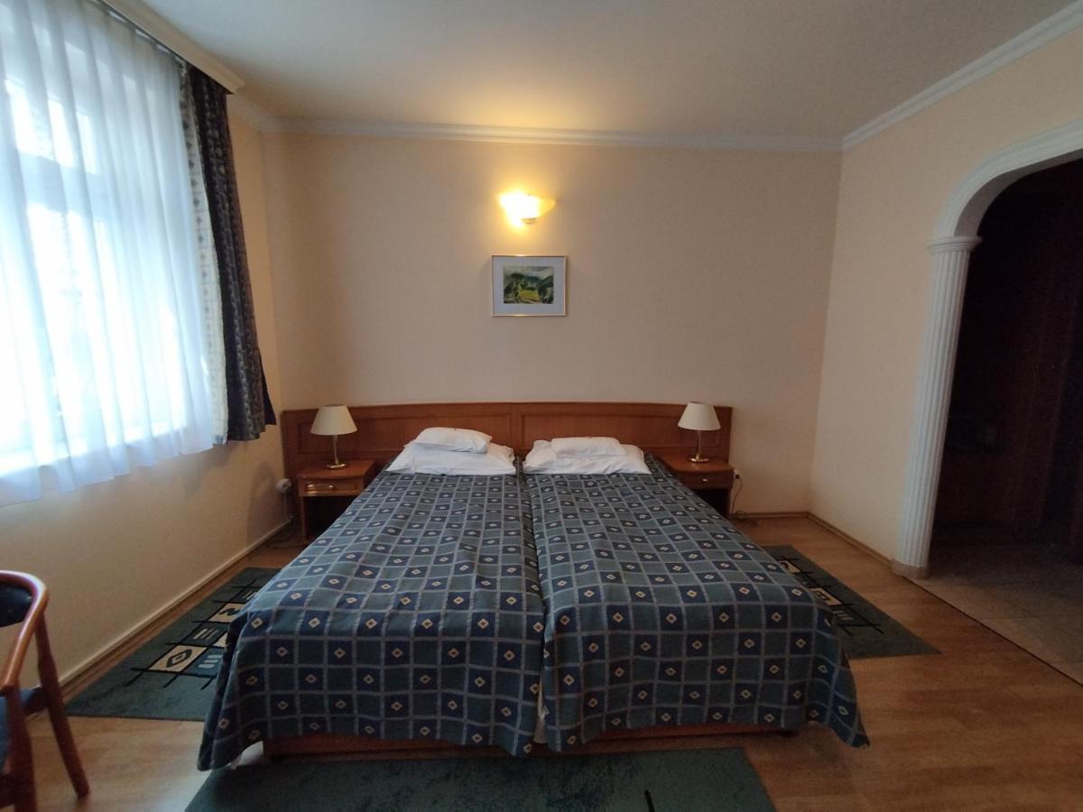 Hotel Pannonia มิชโคลซ์ ภายนอก รูปภาพ