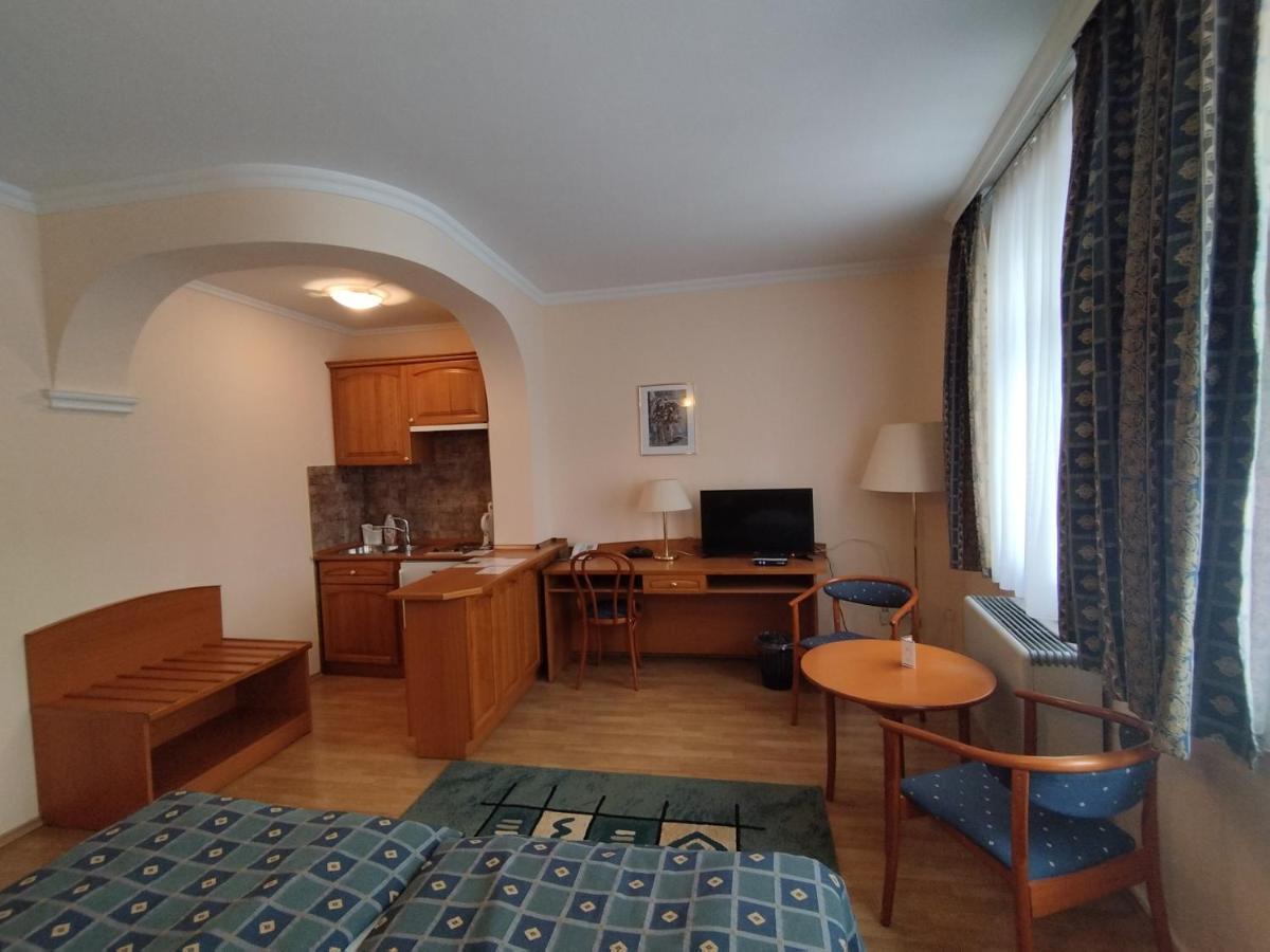 Hotel Pannonia มิชโคลซ์ ภายนอก รูปภาพ