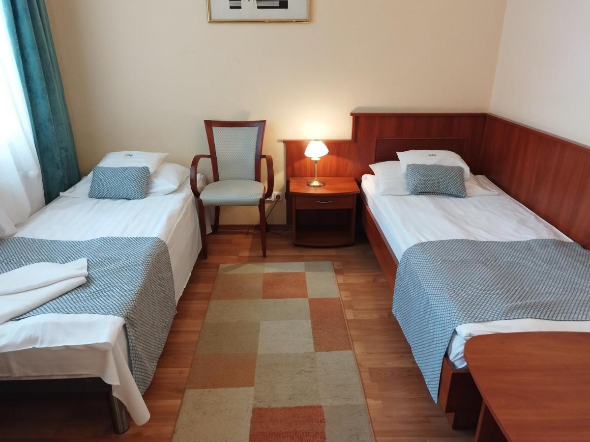 Hotel Pannonia มิชโคลซ์ ภายนอก รูปภาพ