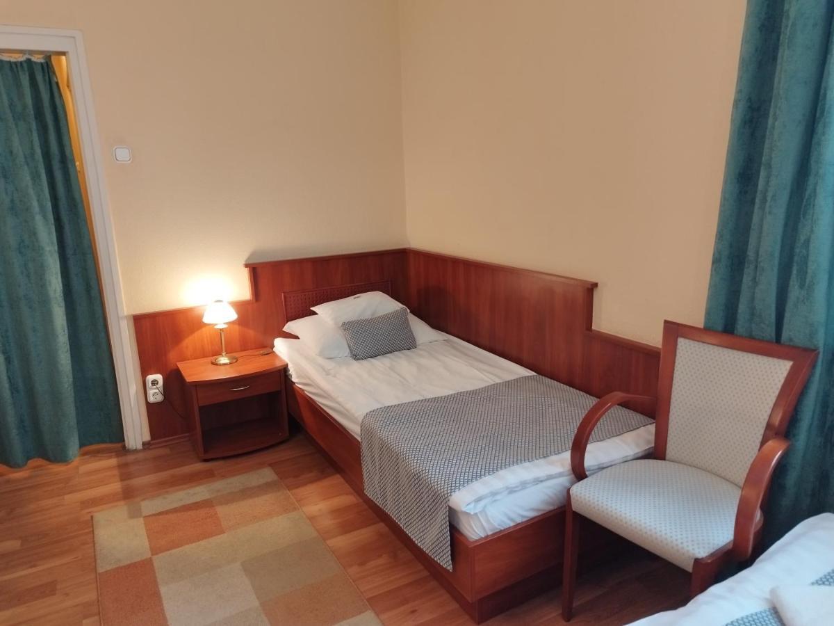 Hotel Pannonia มิชโคลซ์ ภายนอก รูปภาพ
