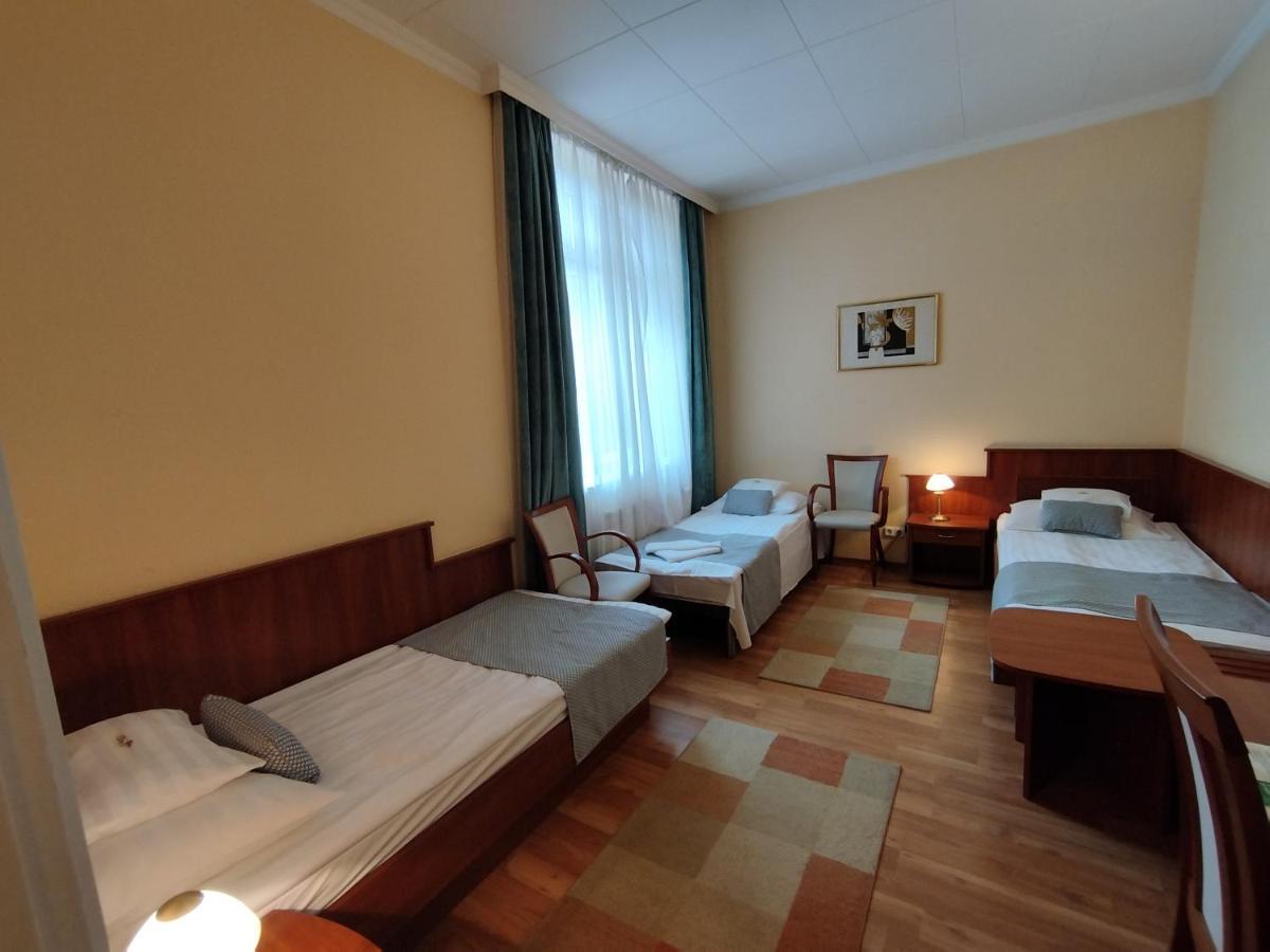 Hotel Pannonia มิชโคลซ์ ภายนอก รูปภาพ