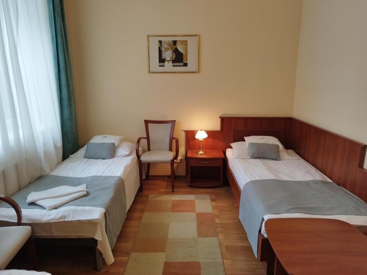 Hotel Pannonia มิชโคลซ์ ภายนอก รูปภาพ